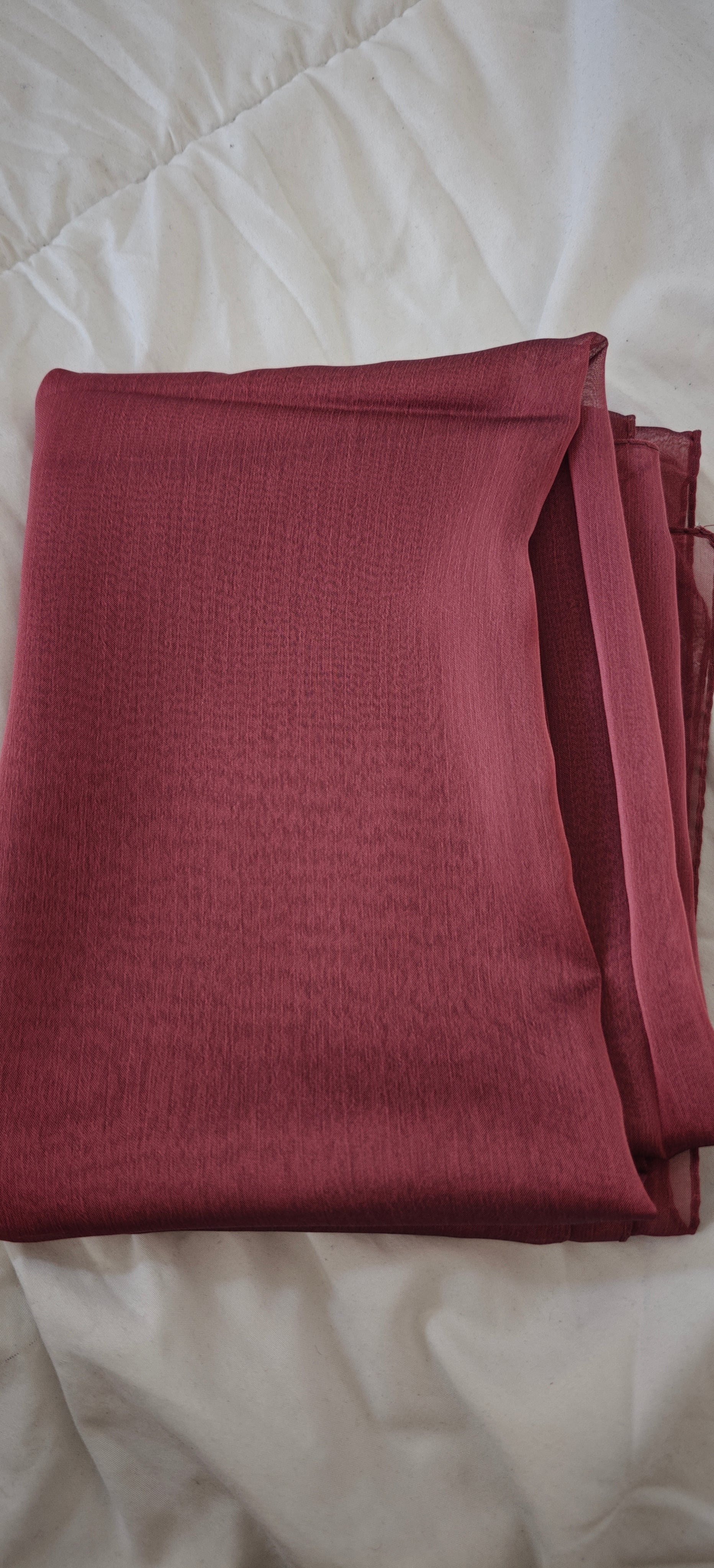 Hijab mousseline satiné pourpre