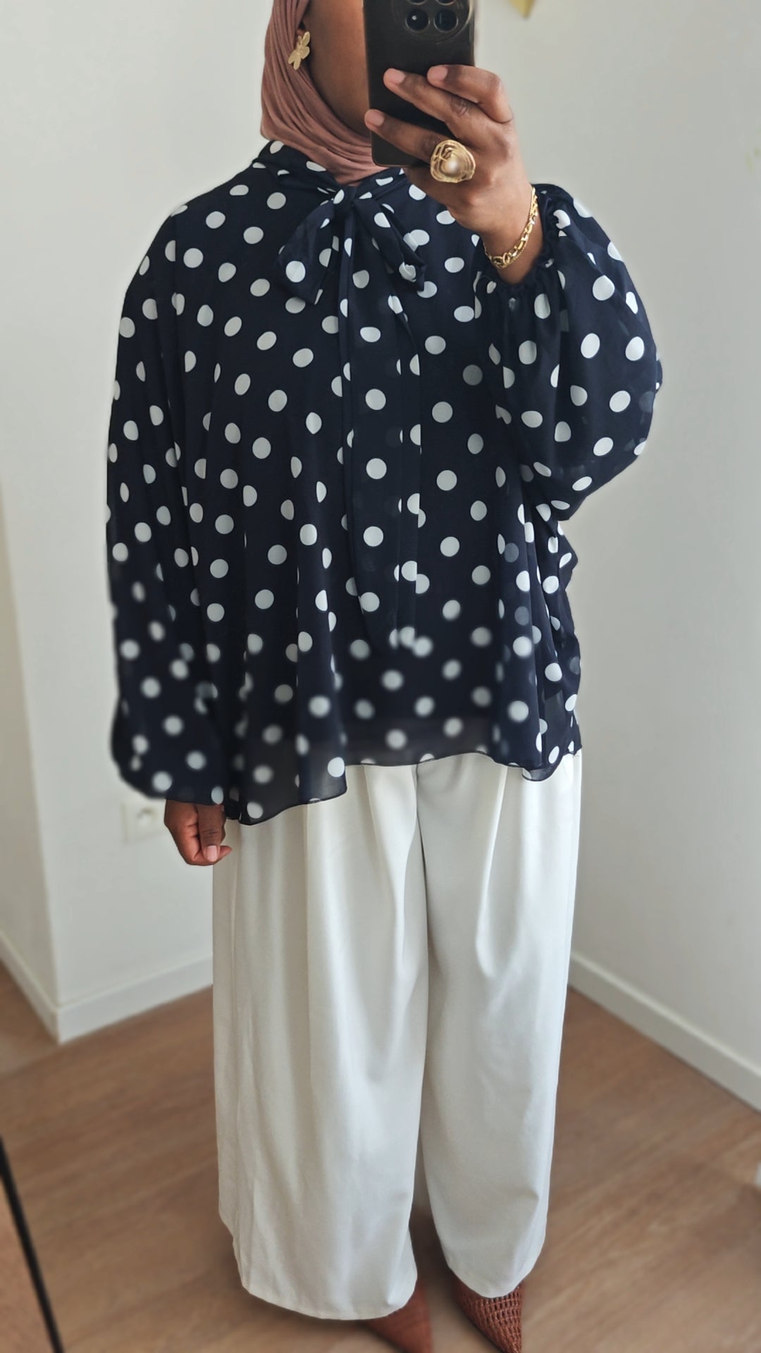 Blouse à pois bleu marine
