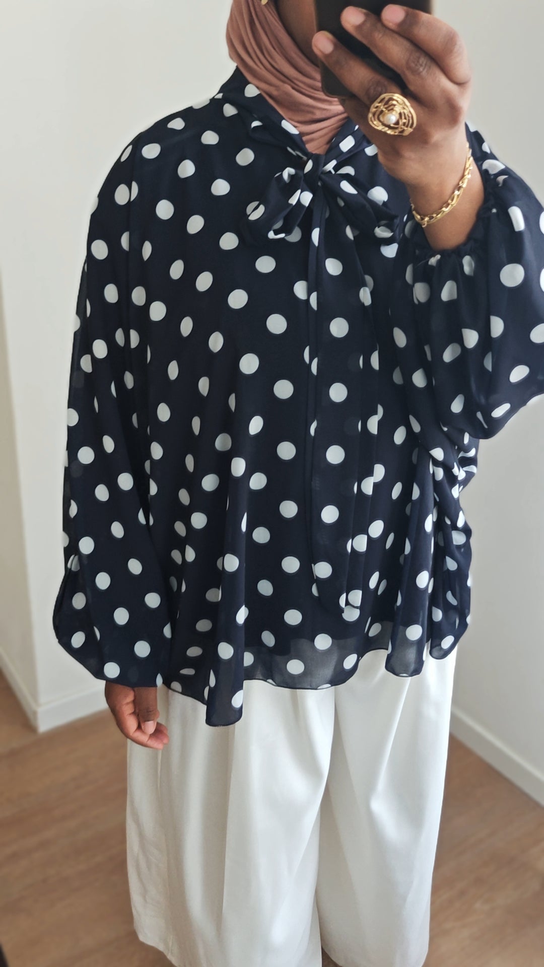 Blouse à pois bleu marine