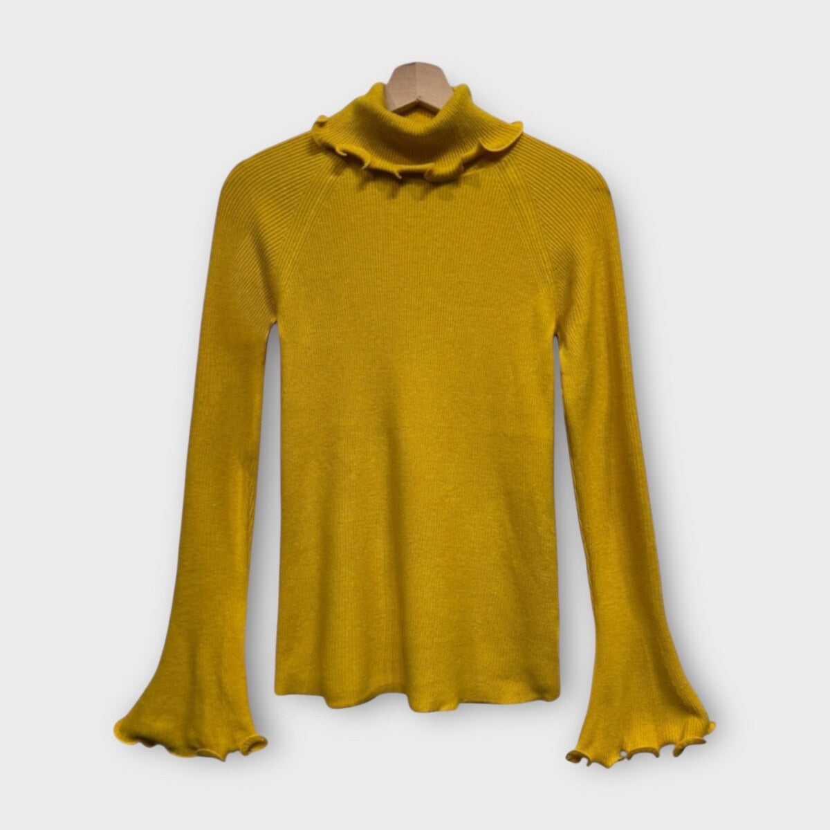 Pull en maille côtelée jaune